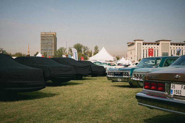 How to Style a Brocade Vest for an Elegant Evening in Edinburgh?